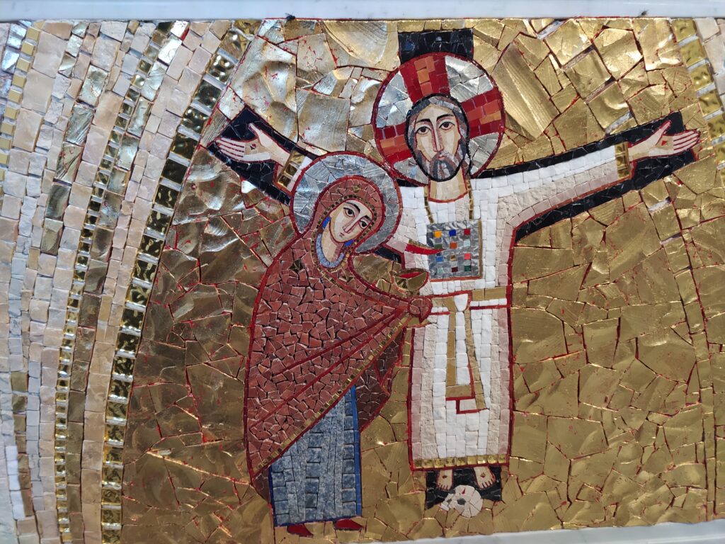kristus ukřižovaný, mozaika, lutršték, kaple, oltář, poutní kostel