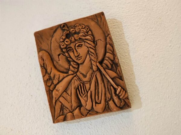 Keramický reliéf svatého archanděla Michaela, anděla strážného, bojovníka