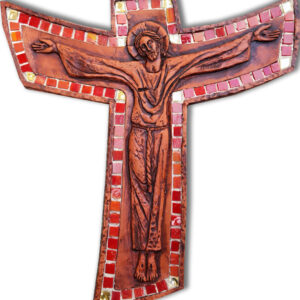 Kříž na zeď s Kristem, reliéf keramický s mozaikou z červeného skla a zlata, 34 cm
