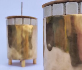 Řím, Tvarožná oltářní svícny mosazné